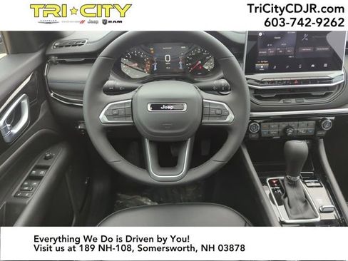 New 2026 Jeep Compass Latitude image 13