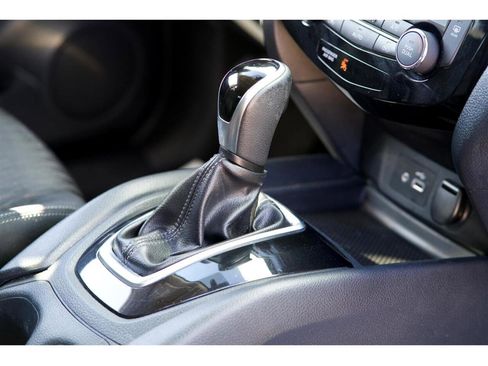 Used 2020 Nissan Rogue SV image 39