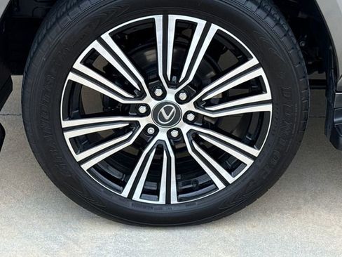 Used 2024 Lexus LX 600 4WD w/ Luxury Package image 9