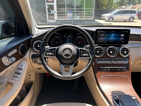 Used 2020 Mercedes-Benz GLC 300 4MATIC w/ Premium Package image 16