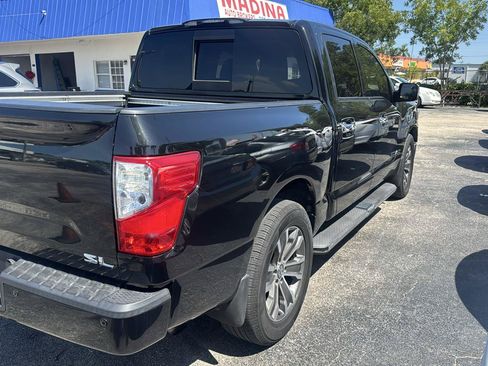 Used 2017 Nissan Titan SL RWD image 8