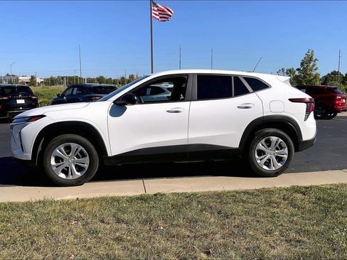 Used 2026 Chevrolet Trax LS FWD image 11