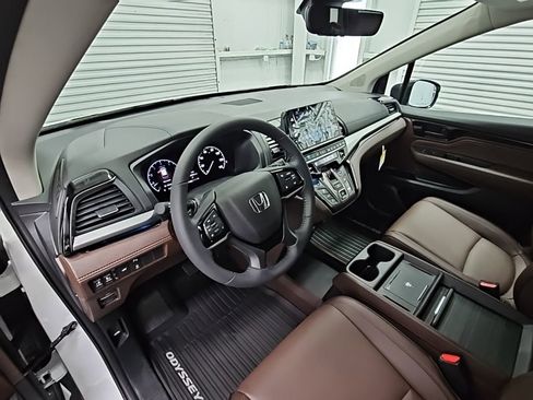 New 2026 Honda Odyssey Touring image 11