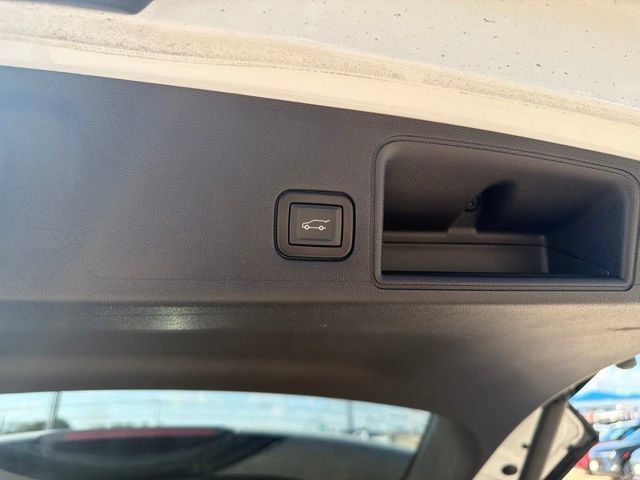 Used 2021 GMC Terrain SLT w/ Infotainment Package II FWD image 8