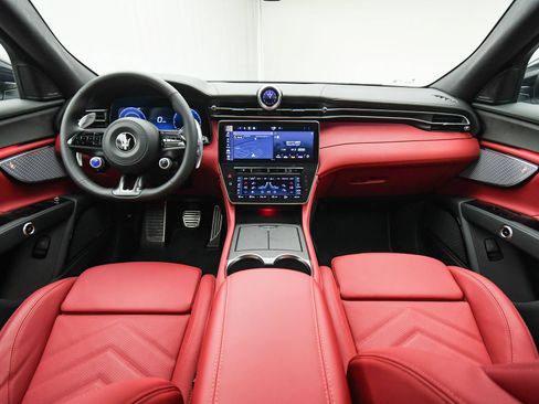 Used 2025 Maserati Grecale Modena AWD/4WD image 13