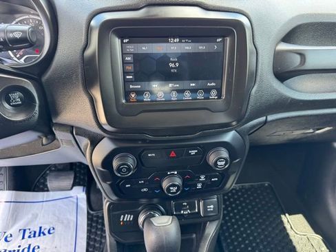 Used 2019 Jeep Renegade Latitude w/ Cold Weather Group AWD/4WD image 19