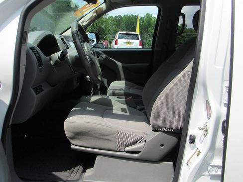 Used 2019 Nissan Frontier SV RWD image 11