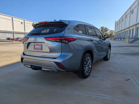 Used 2022 Toyota Highlander Platinum image 5