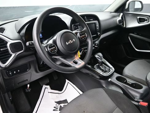 Used 2023 Kia Soul LX w/ LX Technology Package FWD image 13