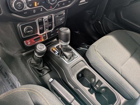 Used 2025 Jeep Gladiator Sport AWD/4WD image 14