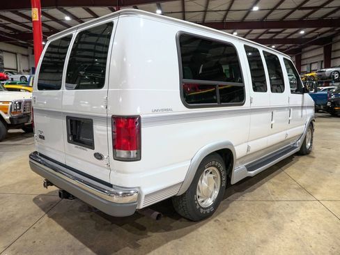 Used 1999 Ford E-150 and Econoline 150 RWD image 8