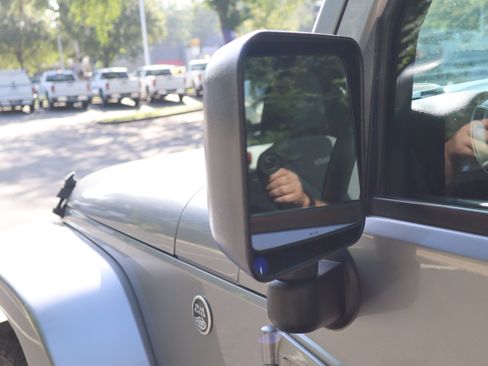 Used 2017 Jeep Wrangler Unlimited Sahara AWD/4WD image 22