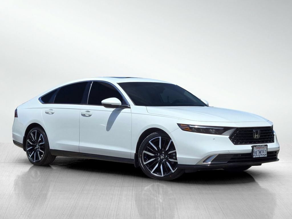 Used 2024 Honda Accord Touring image 2