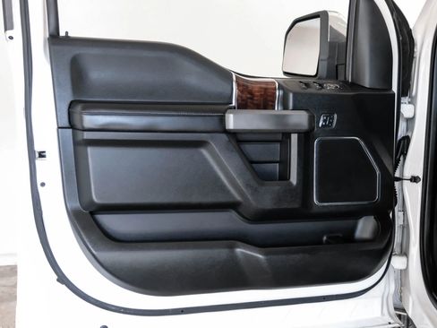 Used 2015 Ford F150 Platinum w/ Equipment Group 701A Luxury image 40