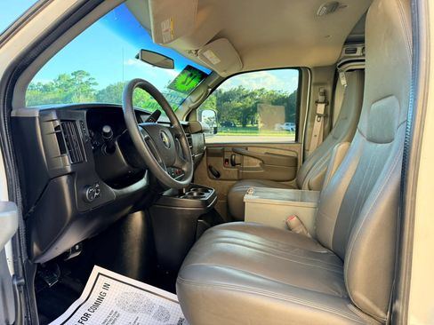 Used 2012 Chevrolet Express 2500 RWD image 10