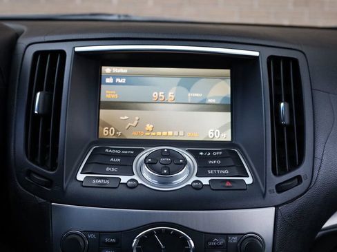 Used 2011 INFINITI G37 Journey w/ Premium Pkg image 21