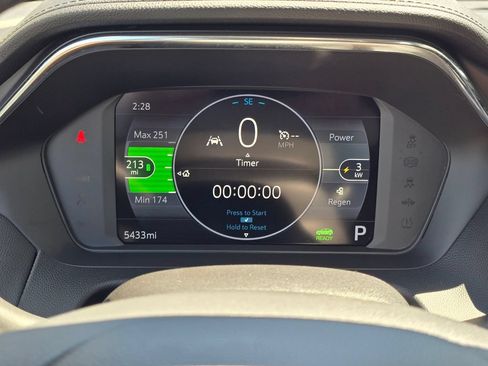 Used 2022 Chevrolet Bolt EUV LT w/ Comfort Package FWD image 25