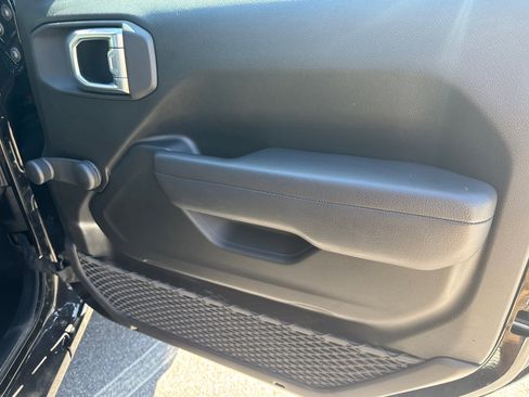 Used 2024 Jeep Wrangler Sport image 15