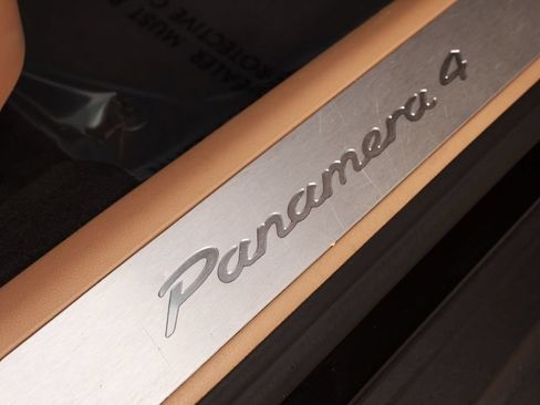 Used 2018 Porsche Panamera 4 AWD/4WD image 28