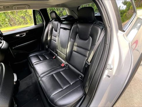 Certified 2025 Volvo V60 B5 Cross Country Plus AWD/4WD image 37