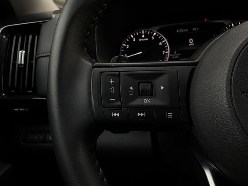 Used 2025 Nissan Pathfinder SV FWD image 35