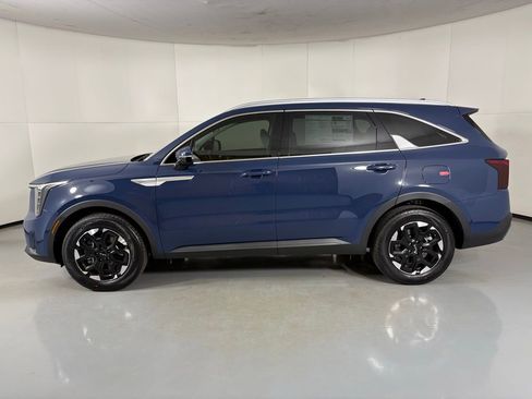 New 2026 Kia Sorento S w/ S Panoramic Sunroof Package image 5