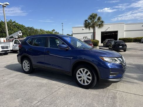 Used 2017 Nissan Rogue S FWD image 6