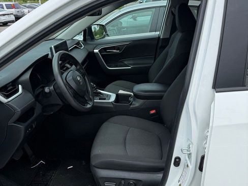 Used 2024 Toyota RAV4 XLE AWD/4WD image 8