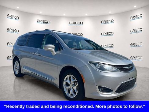 Used 2020 Chrysler Pacifica Touring-L w/ Tire & Wheel Group FWD image 1