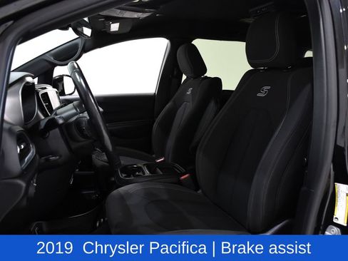 Used 2019 Chrysler Pacifica Touring Plus w/ Advanced Safetytec Group FWD image 24