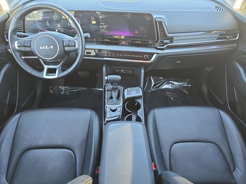 Used 2025 Kia Sportage EX FWD image 9