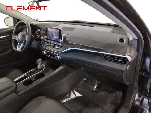 Used 2025 Nissan Altima 2.5 SV FWD image 42