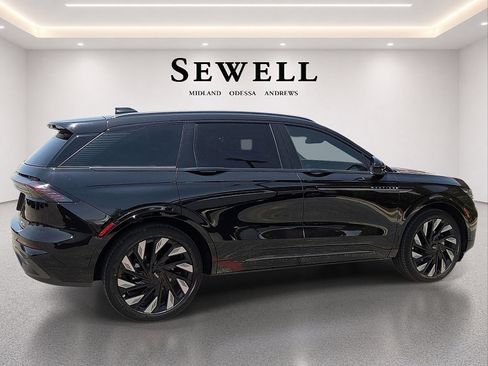 Certified 2025 Lincoln Nautilus Reserve w/ Jet Appearance Package AWD/4WD image 5