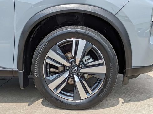 Used 2023 Nissan Rogue SL FWD image 12