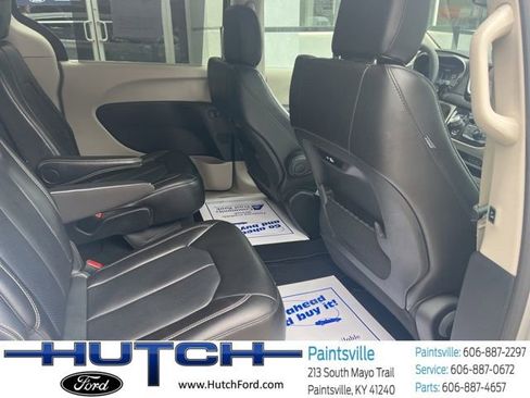 Used 2024 Chrysler Pacifica Touring-L FWD image 46