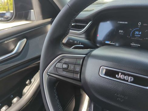 Used 2023 Jeep Grand Cherokee L Laredo AWD/4WD image 19