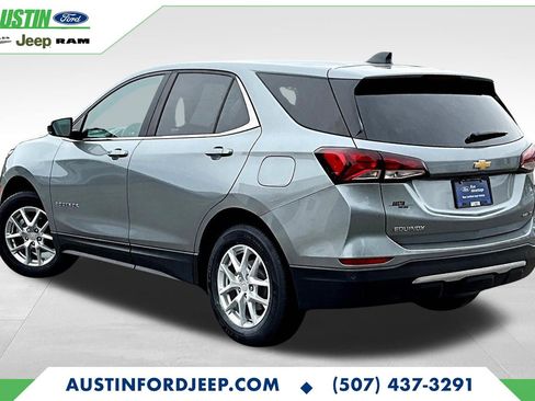 Used 2023 Chevrolet Equinox LT w/ Driver Convenience Package image 4