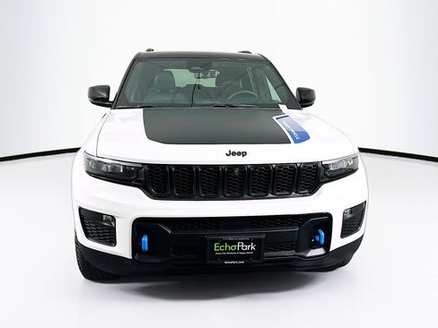 Used 2022 Jeep Grand Cherokee Trailhawk w/ Luxury Tech Group III AWD/4WD image 2