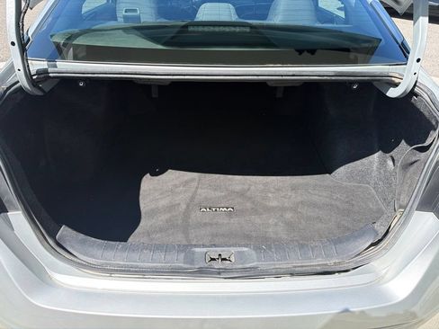 Used 2024 Nissan Altima 2.5 SV FWD image 16
