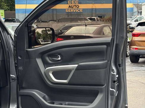 Used 2019 Nissan Titan SV w/ SV Convenience Package AWD/4WD image 16