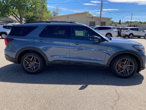 Used 2025 Ford Explorer ST AWD/4WD image 5