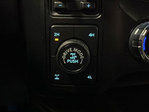 Used 2023 Ford F350 Platinum w/ Tremor Off-Road Package AWD/4WD image 31