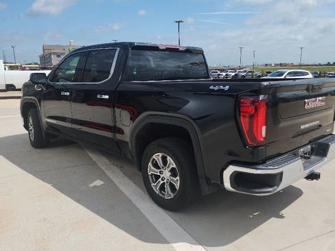 Used 2025 GMC Sierra 1500 SLT AWD/4WD image 4