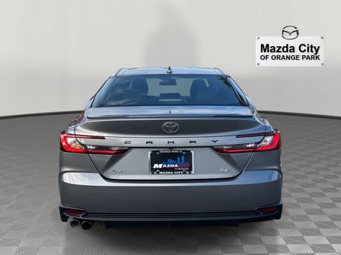 Used 2025 Toyota Camry SE image 6
