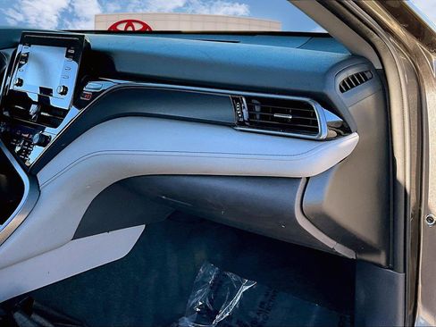 Used 2022 Toyota Camry SE image 16