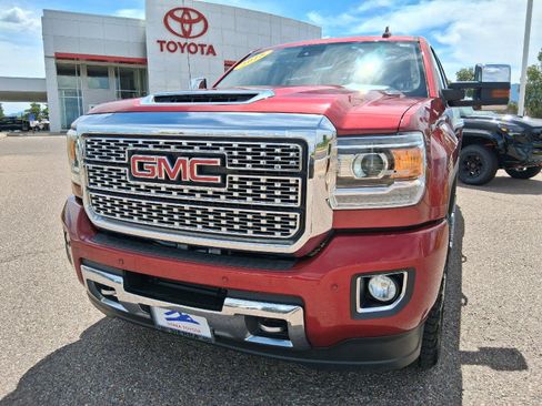 Used 2018 GMC Sierra 2500 Denali w/ Duramax Plus Package AWD/4WD image 11