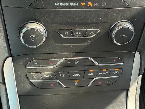 Used 2019 Ford Edge SEL w/ Equipment Group 201A AWD/4WD image 34
