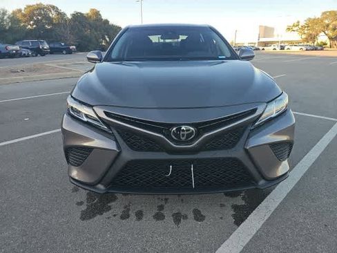 Used 2020 Toyota Camry SE image 2