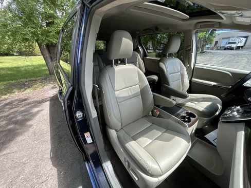 Used 2018 Toyota Sienna XLE FWD image 26
