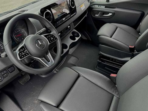 Used 2024 Mercedes-Benz Sprinter 3500 image 9